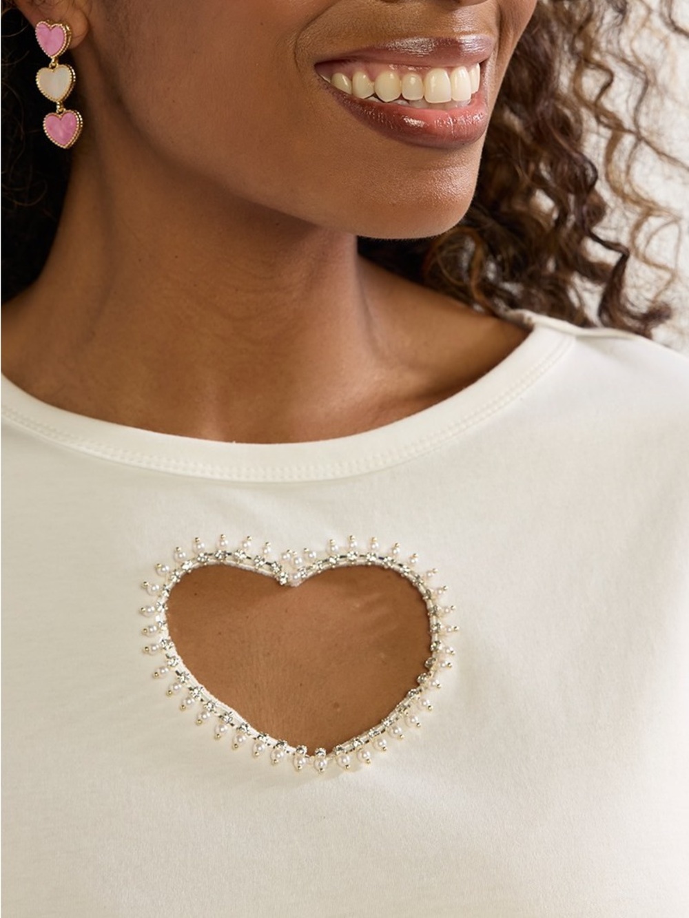 NWT- Francesca's Collections White Heart Cutout Cropped Tee - Picture 3 of 5